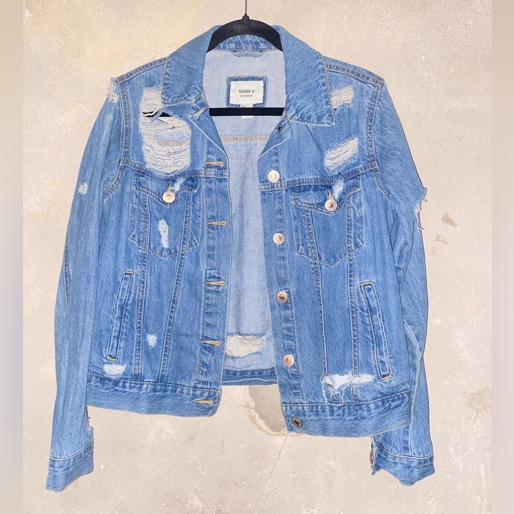🧚‍♀️3for50$ Distressed denim jacket